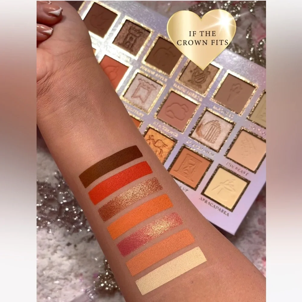P.Louise If The Crown Fits Eyeshadow Palette - Pink and Gold - Picture 9 of 11